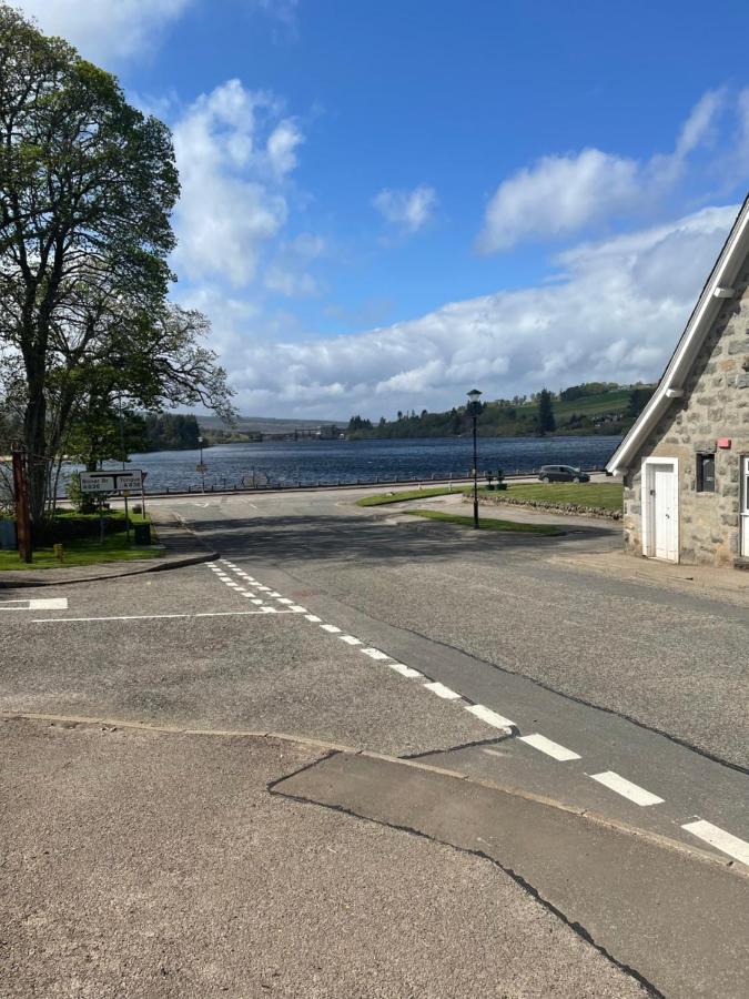 Appartamento Newsagents Flat Lairg Esterno foto