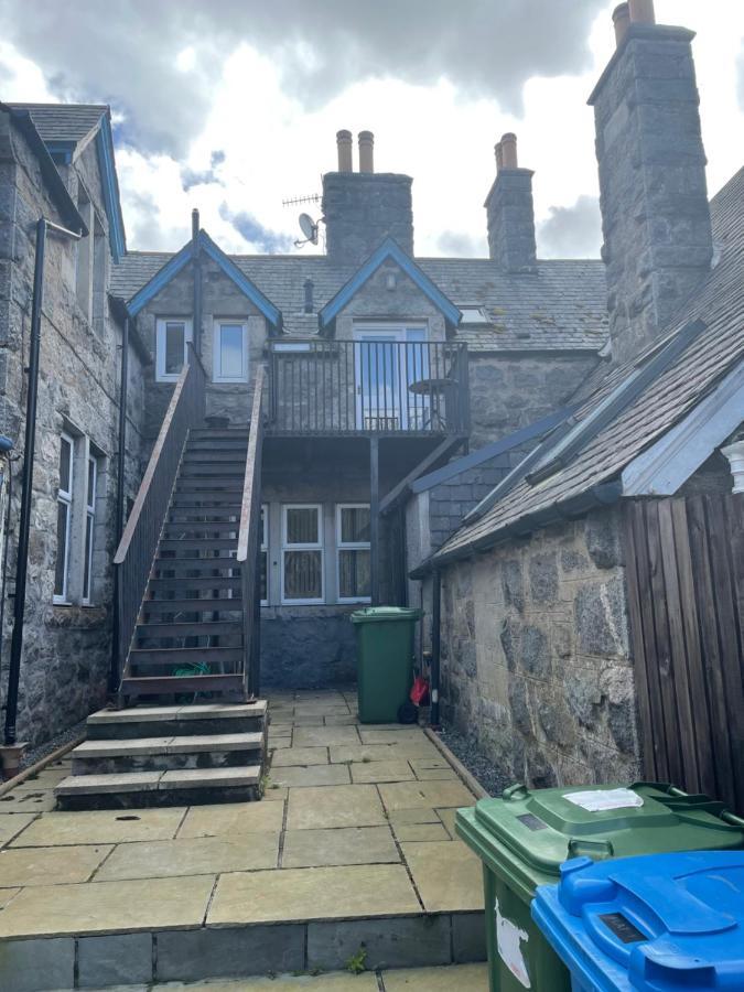 Appartamento Newsagents Flat Lairg Esterno foto
