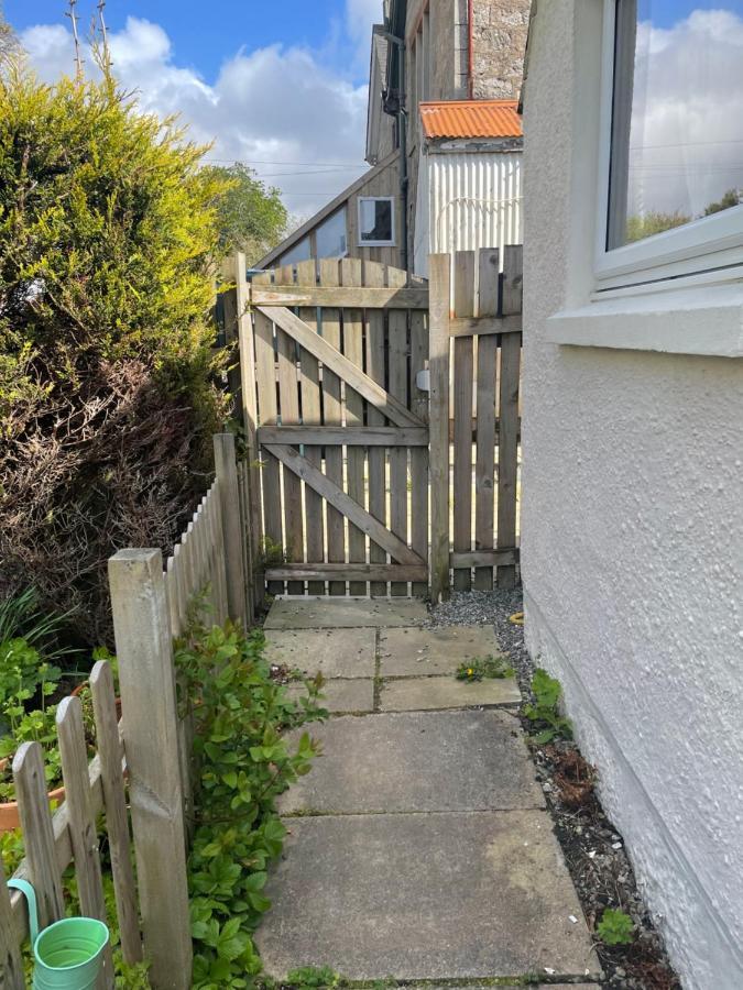 Appartamento Newsagents Flat Lairg Esterno foto